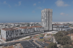 Quels Services Propose Bouygues à Saint-Quentin-en-Yvelines 7 centre urbain moderne avec bureaux bouygues visibles