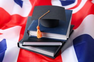 Que veut dire Bachelor et quel est son équivalent en France 35 diplome universitaire international avec drapeaux france uk