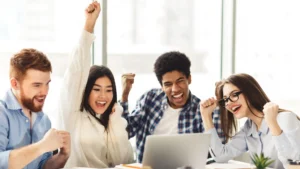 etudiant heureux avec diplome francais b1