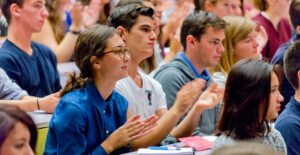 Quelles sont les compétences clés en économie gestion pour le Bac Pro 1 etudiants en bac pro economie gestion en classe