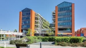 Quels Services Propose Fabre & Lebeau à Aubervilliers 1 facade dagence immobiliere a aubervilliers