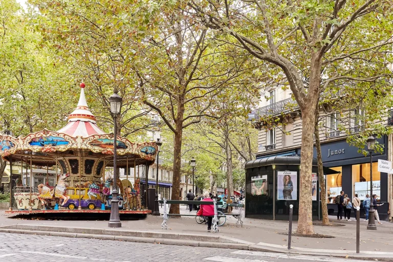 Quels services et commerces trouve-t-on au 15 rue de Tolbiac à Paris 2 facades commercantes animees rue tolbiac paris