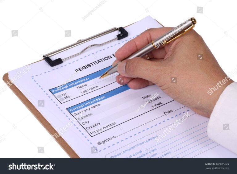 personne remplissant un formulaire dinscription