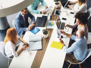 personnes evaluant des competences en equipe