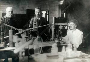 portraits de pierre et marie curie en laboratoire
