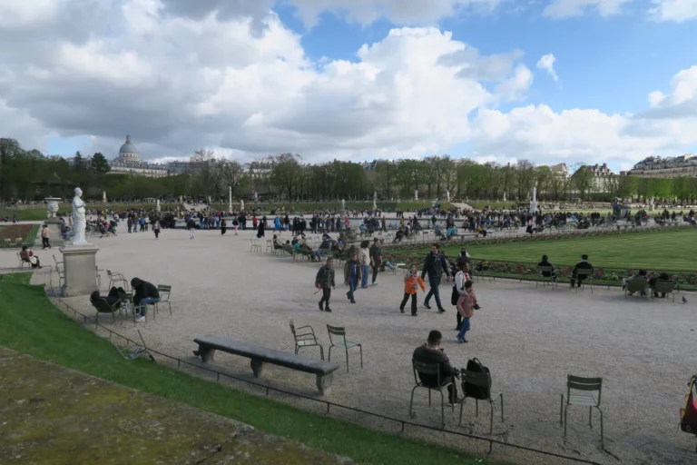 Comment rencontrer des gens à Paris facilement et sans stress